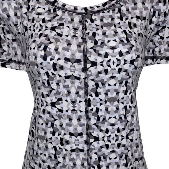 Liz Claiborne Wknd Abstract Geometric Multi-Colored Top - Women’s Large - Picture 10 of 12